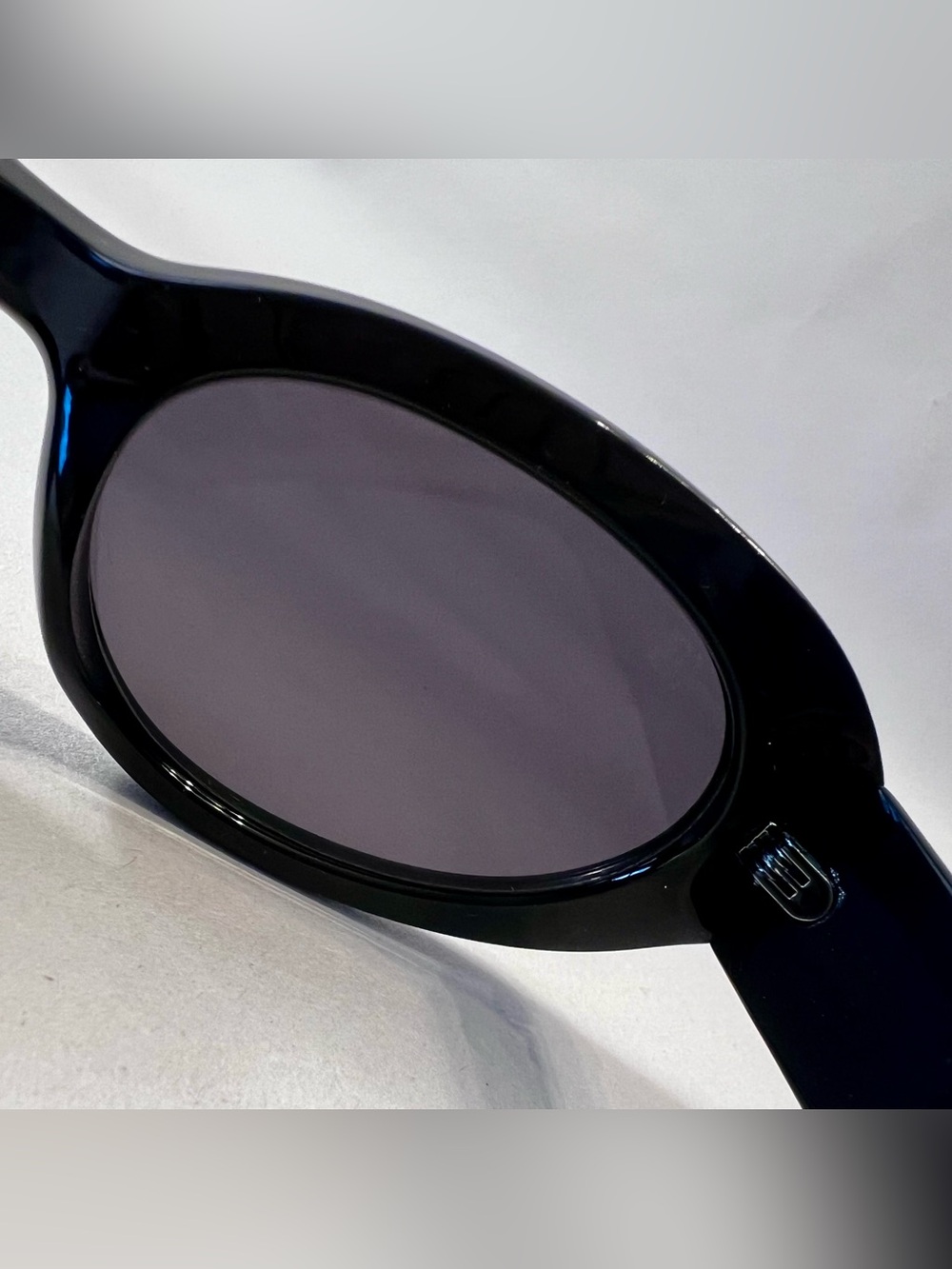 Black with Gray Cats Eye Women’s Sunglasses - 100% UV Protection - Picture 4 of 4